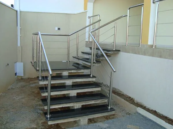 Fabricante de corrimão em aço inox: conheça a empresa ideal para seu projeto